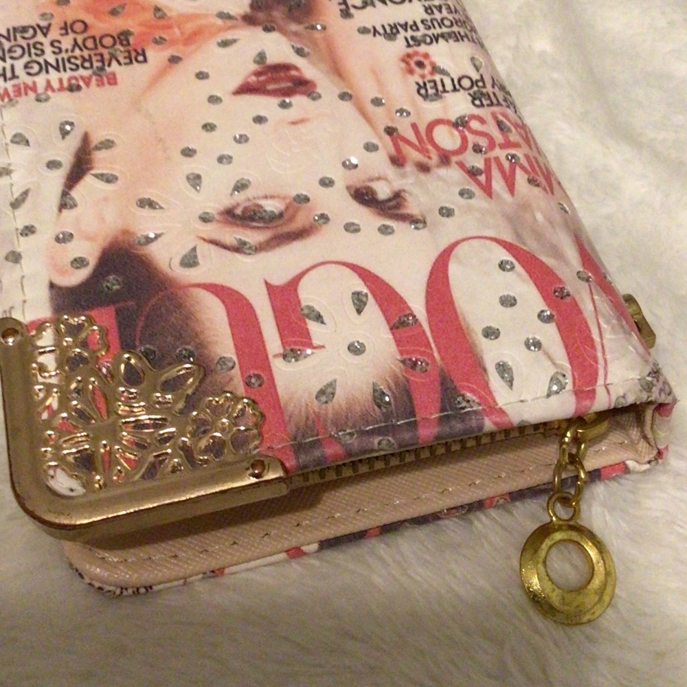 Vogue wallet or clutch - Picture 4 of 8